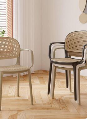 塑料椅子藤编手家用叠背XOY放餐椅户外闲网休红靠椅扶桌椅镂空椅