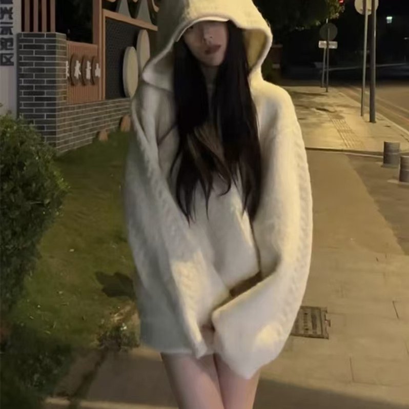 软糯宽松连帽长袖慵懒毛衣针织短裤套装2024冬季新款时尚两件套女