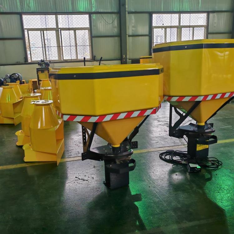 政道KFD路小型除雪设市备车载悬式融雪剂撒布动机公路清雪挂电撒