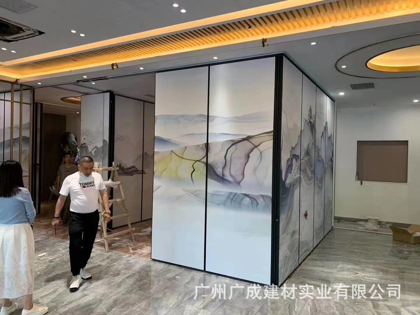 厂家酒店移动高隔断墙活动移动屏风隔断墙折叠门山水画高隔间