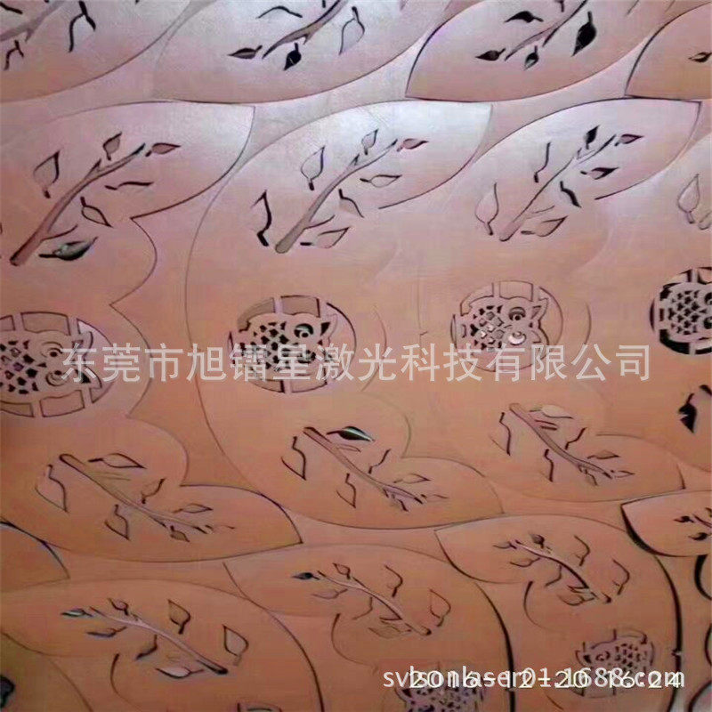 PVC人造革PU全自动雕花高档儿童大衣帽子围巾披肩激光雕刻切割机