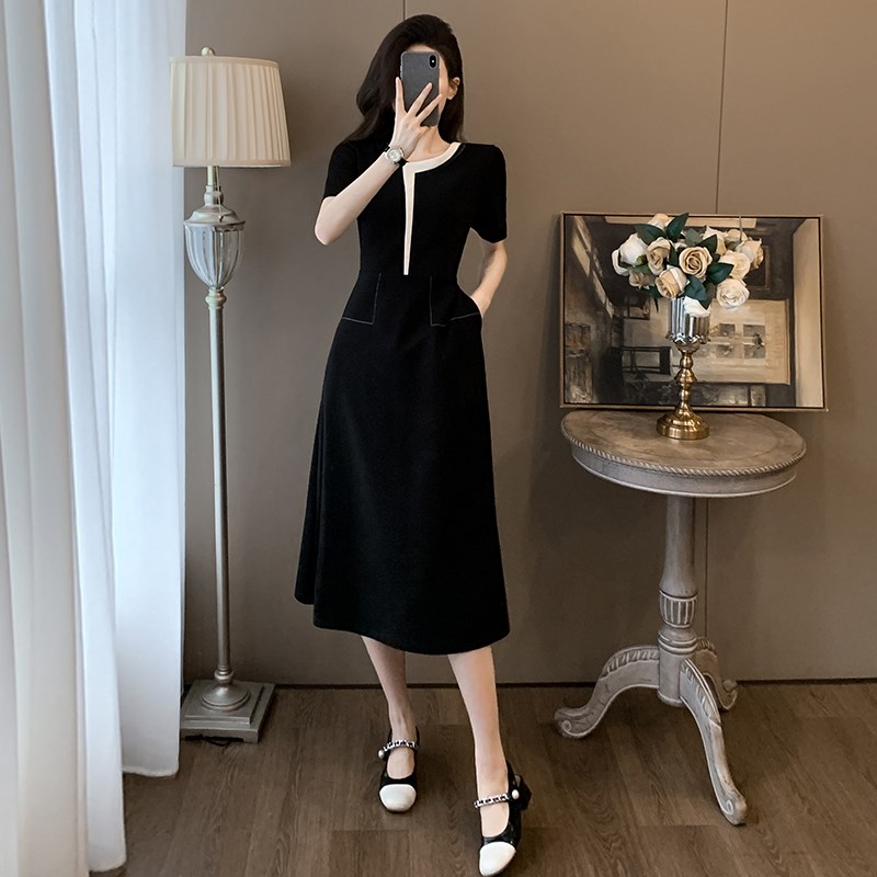 黑色高端气质连衣裙女夏季2024新款收腰显瘦高级感小黑裙法式裙子
