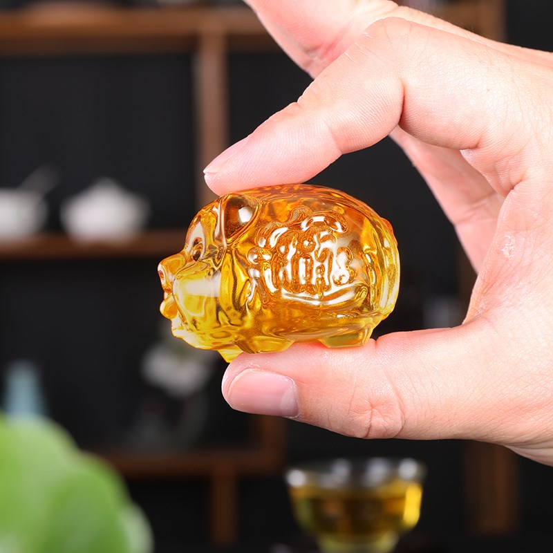茶宠摆件金色福猪茶盘创意饰品琉璃水晶小黄猪茶道配件收藏把玩