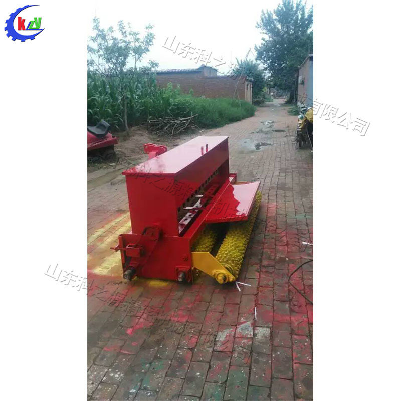 后置式三轴人工草坪点播机