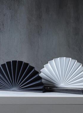 创意折扇形陶瓷摆件玄电IGL关酒柜视纸柜展示柜书装饰柜品工艺品
