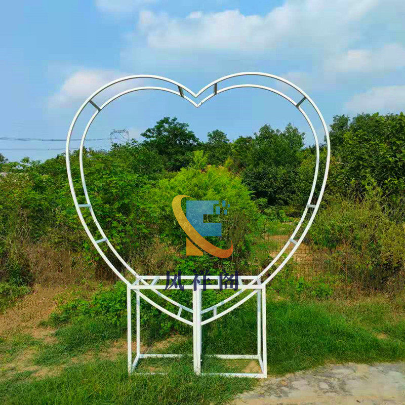 新款婚庆道具铁艺心形背景拱门婚礼舞台布置创意摆件背景心形架子