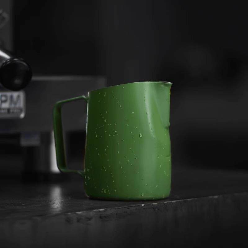 WPM惠家拉花缸不锈钢斜口奶泡打奶缸圆嘴无柄咖啡拉花杯尖嘴450ml