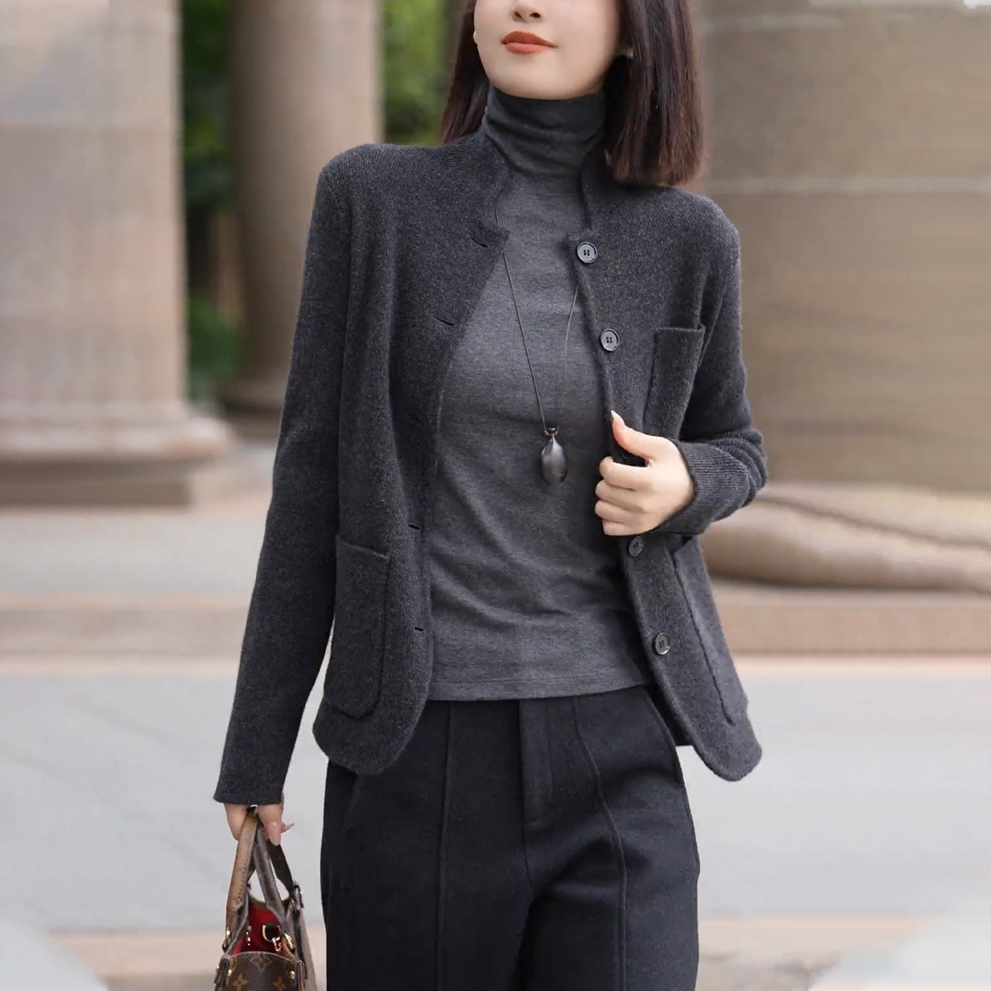 玉美雅【旗舰精选】秋冬款高智感气质口袋立领外套+高领长袖内搭