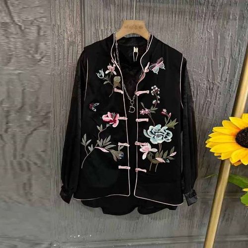 加肥大码女装法式立领蝴蝶花盘扣马甲胖妹妹时尚复古风长袖上衣潮