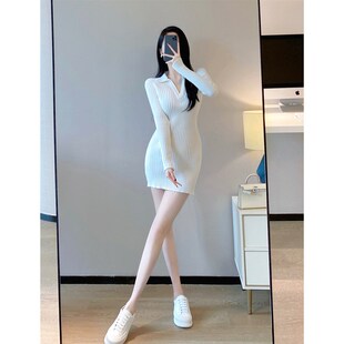 白色针织连衣裙秋冬女2024新款气质名媛修身显瘦打底裙polo领裙子