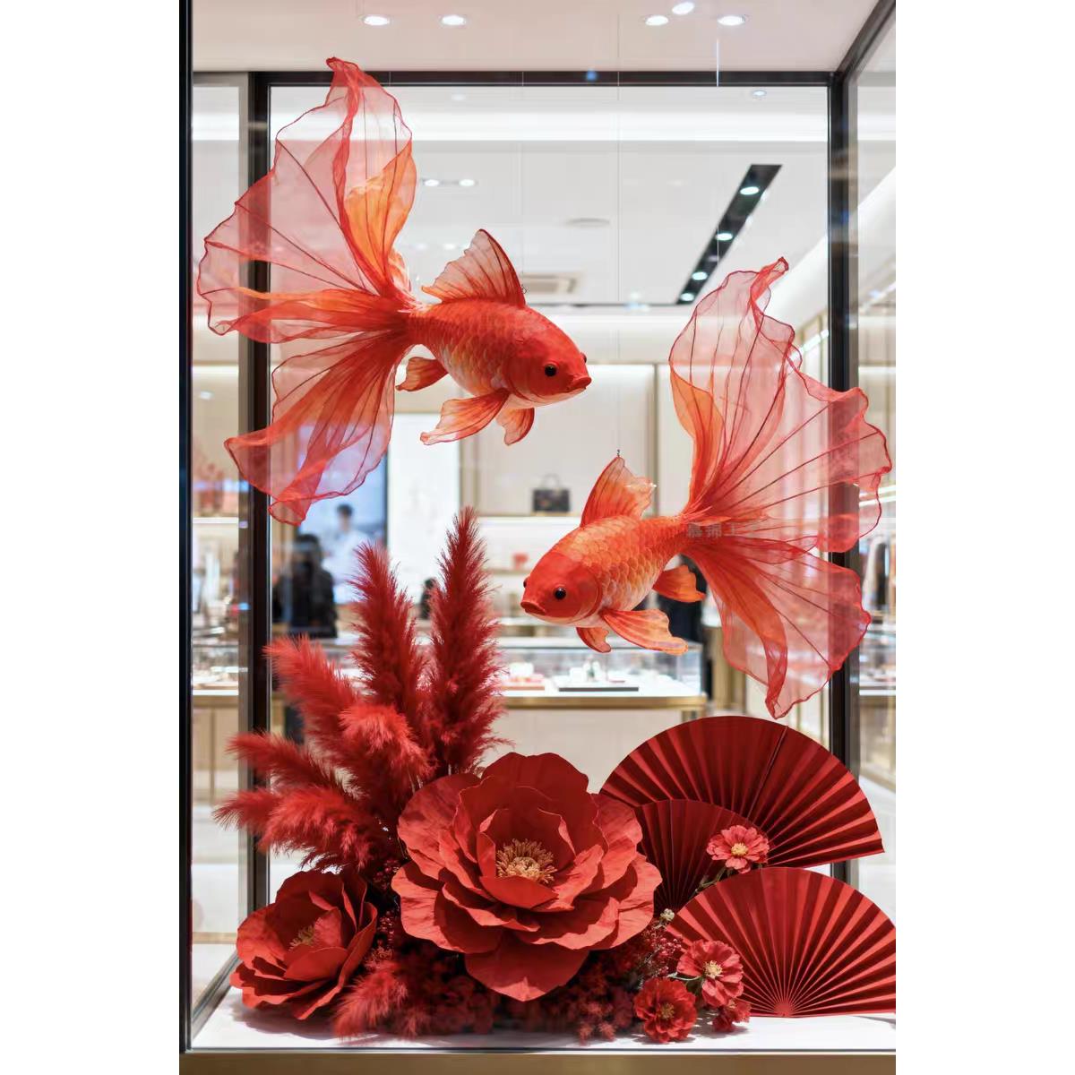 服装店氛围布置红色锦鲤金鱼美陈店铺橱窗装饰场景摄影置景道具