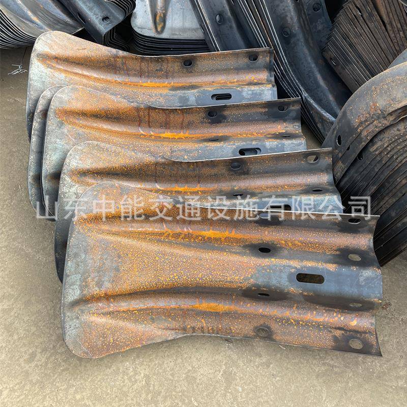 公路WSE防护栏头喷塑板热镀锌高速撞波形护栏端头端鱼尾端头