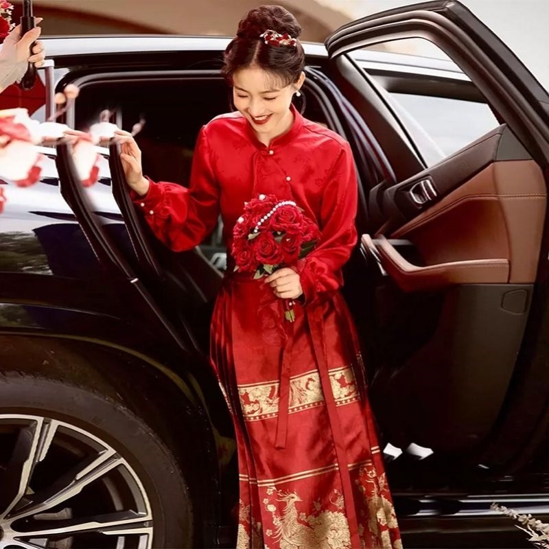 新娘敬酒服2025新中式改良汉服高级感马面裙旗袍酒红色订婚礼服
