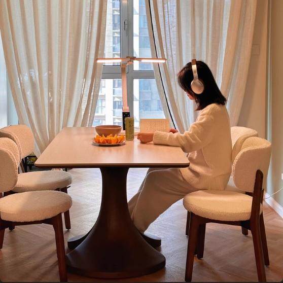 中古风实木餐桌长方形现代简约胡桃色贴皮全托哑光洞石岩板餐桌椅