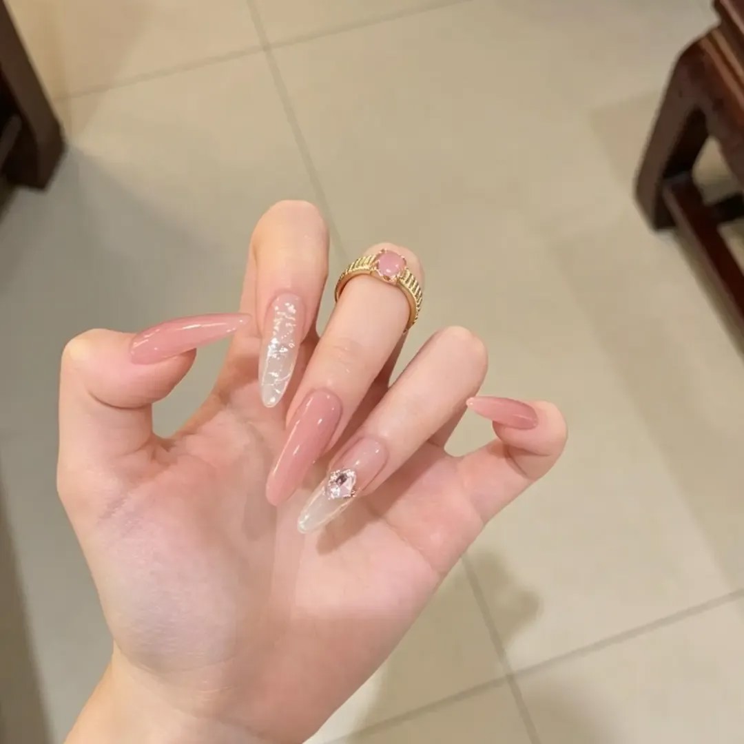 江坂丽奈粉嫩纯欲波点渐变碎钻温柔韩系清透显白穿戴甲美甲贴片手