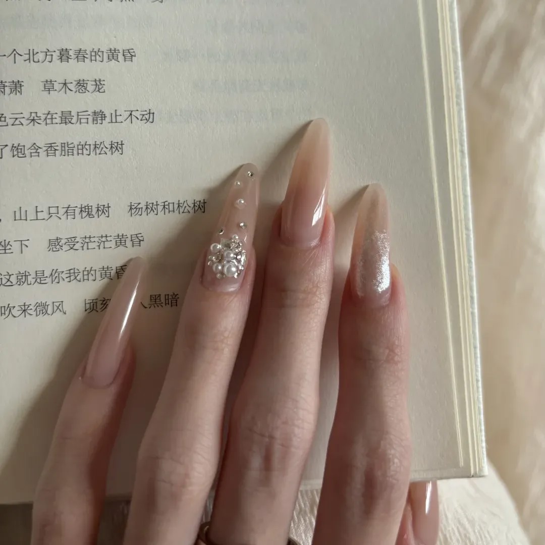 裸色ins温柔纯手工穿戴甲中长款美甲显白纯欲风温柔珍珠婚甲新娘