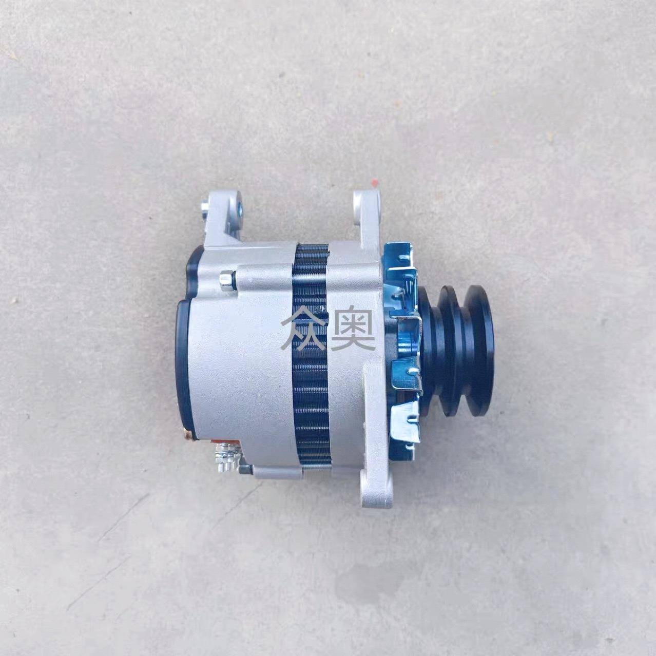 适用玉柴YC4F发动机JFWZ21充电发电机FA850-3701100发电机24V18A