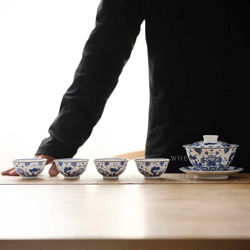 闻说景德镇市鱼荷吉祥青花瓷功夫茶具套装 纯手绘陶瓷三才盖碗