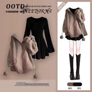 微胖掐腰小黑裙miu里miu气穿搭裙子女早秋季针织连衣裙套装秋冬装