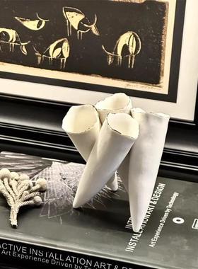 现艺样术白色四脚锥MLN形陶瓷花瓶酒店堂干花插花大器代板间装饰