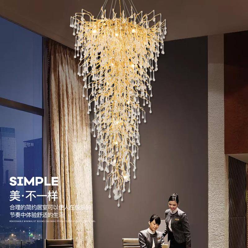 奢华别墅复式楼客厅旋转楼梯后现代挑高空酒店大堂轻奢水晶长吊灯