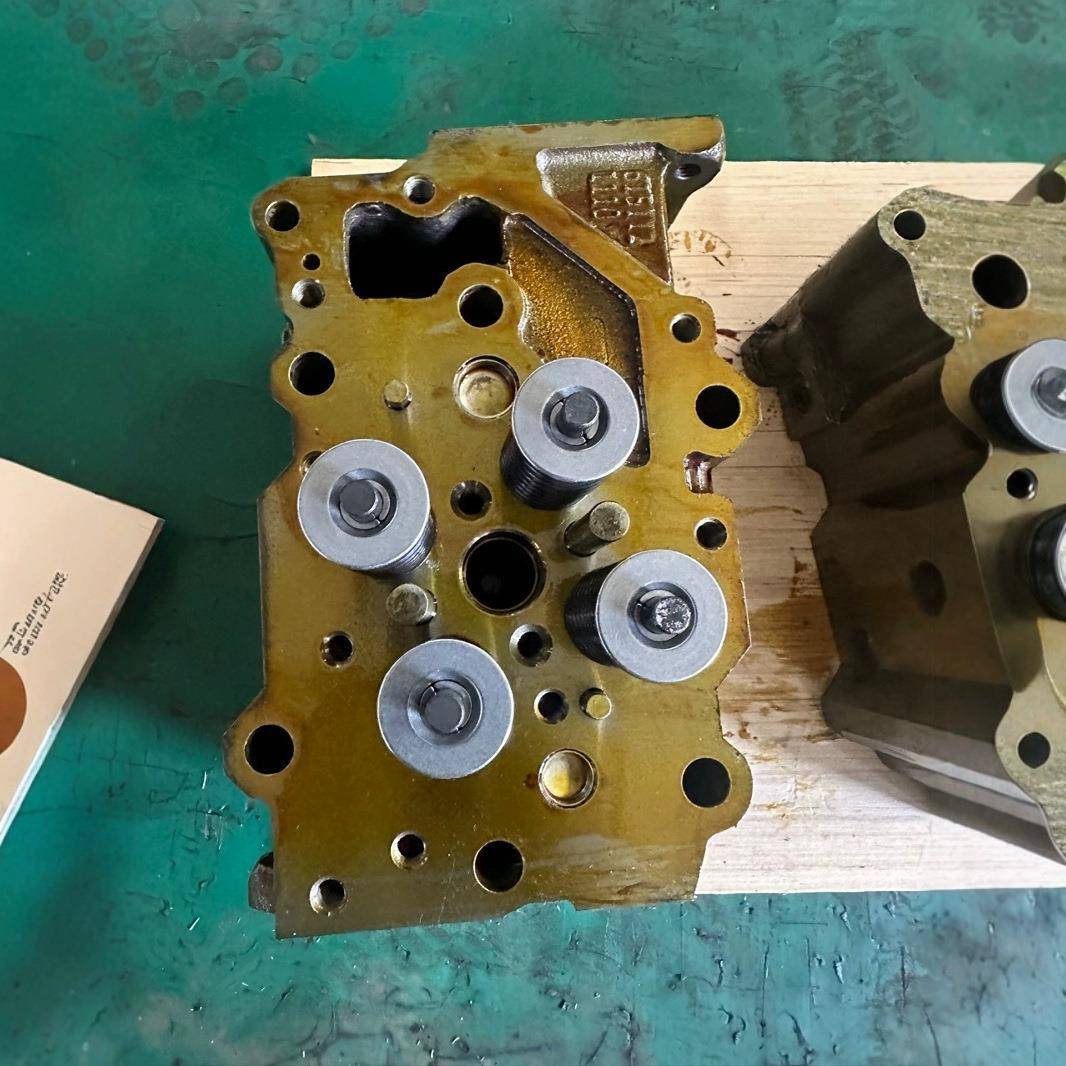 6D125-2缸盖总成 6151-11-1100 PC400-6挖掘机发动机配件