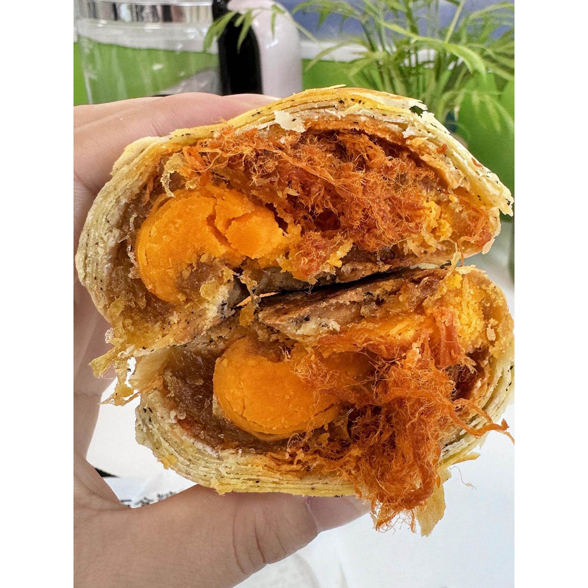 手工凤梨咸蛋黄酥馅中馅肉松饼好吃的高端高级小零食女生爱吃糕点