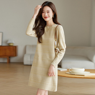 2026新款口袋宽松遮肉连衣裙女士春秋休闲百搭圆领长袖打底毛衣