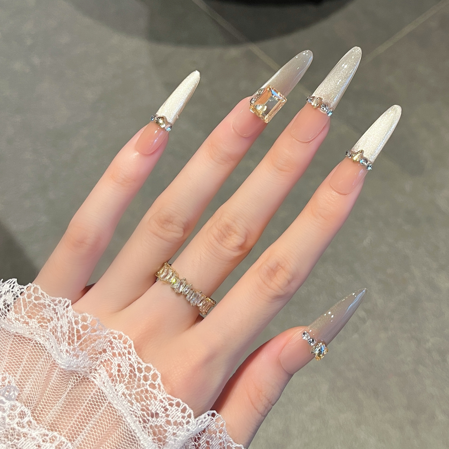 手工款穿戴甲2025新款猫眼长款甲片新娘拍婚纱照轻奢高级指甲贴片