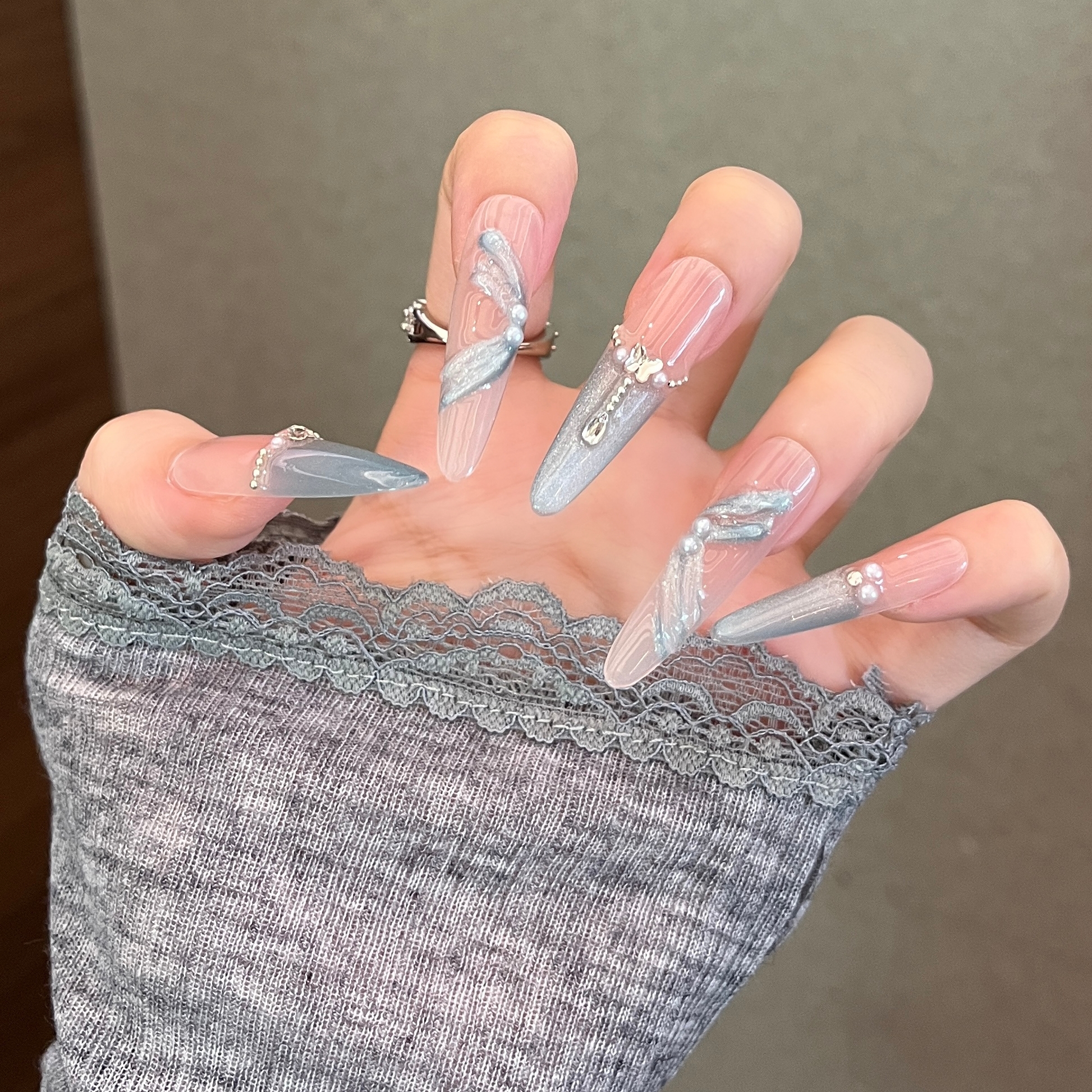 蓝色穿戴甲长款2025新款法式新娘拍婚纱照美甲贴片手工光疗指甲