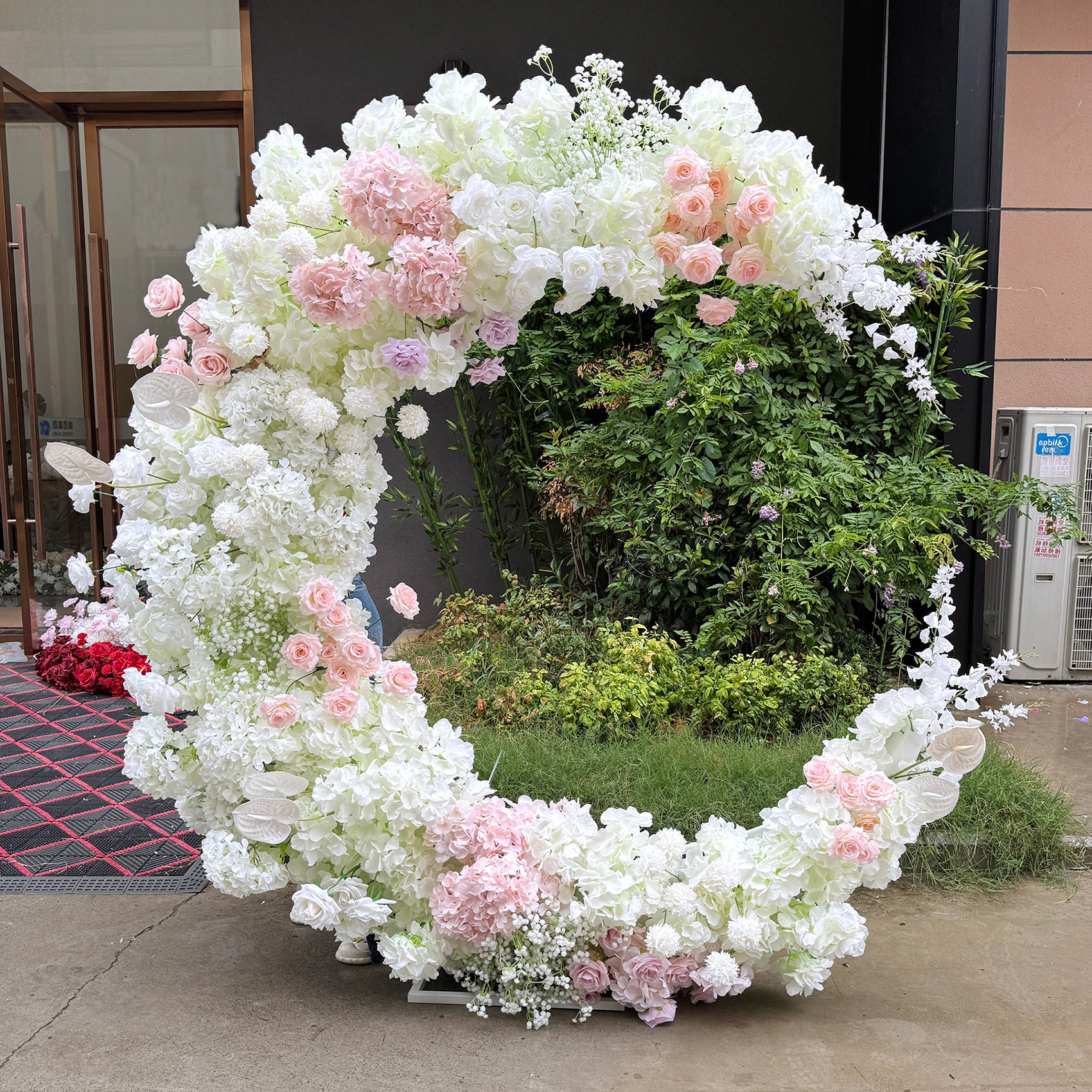 求婚婚礼月亮拱门仿真花艺布置