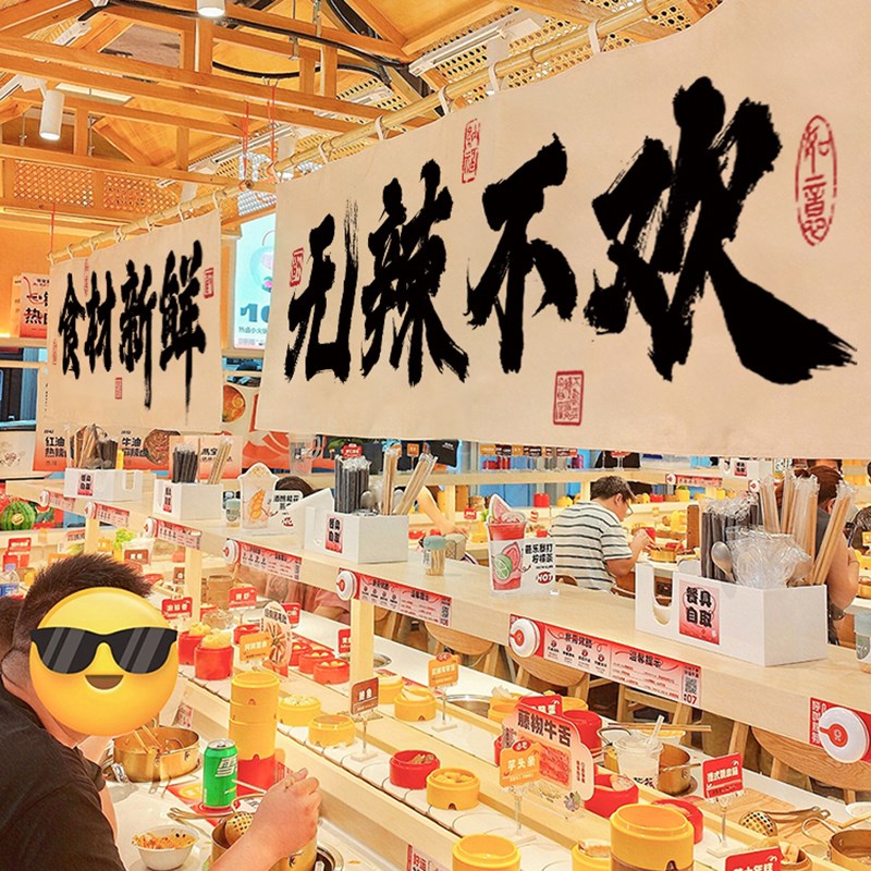 餐饮店出餐口横幅挂布定制小吃档口门头装饰布吧台吊顶布置背景布图片
