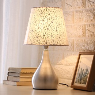 极有家发现 简约现代卧室台灯床头灯家用结婚台灯婚房温馨床头灯