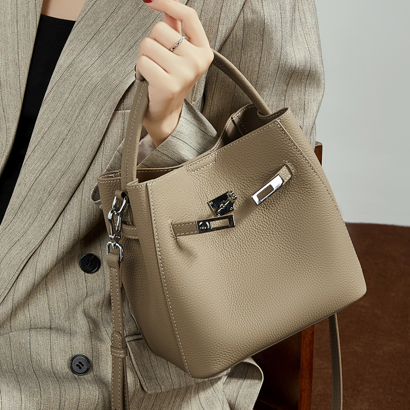 琳蒂袋鼠头层牛皮水桶包女真皮2025新款百搭高级单肩包手提斜挎包