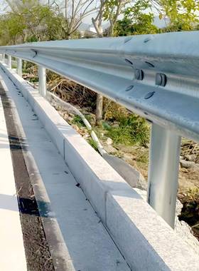 高乡村道路绿色喷塑AWC波板形护栏防撞护栏双波三波速国道省道山