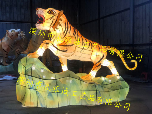 老虎花灯写实上山虎发光现货卡通公仔立体春字造型户外广场公园摆