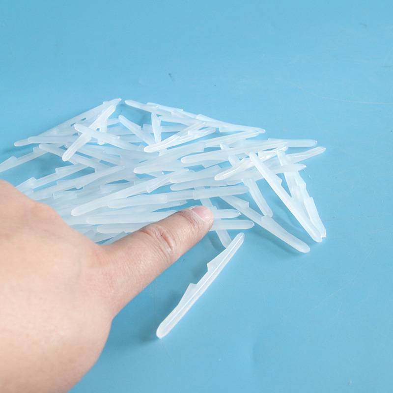 养殖场公鸡专用鸡鼻签长7厘米防公鸡抢食鼻签鼻孔鸡用塑料抢食棒,玩具/童车/益智/积木/模型,垂直悬浮玩具,淘宝优惠券,粉丝福利购,淘宝优惠卷