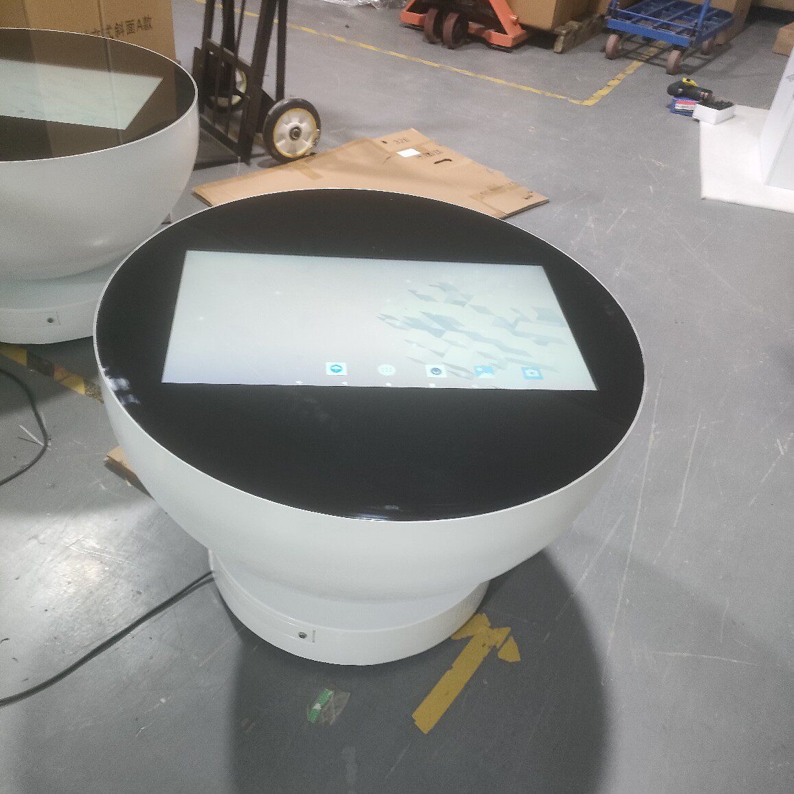 27寸智能圆形触摸屏茶几电容防水触摸屏广告机多功能游戏互动展