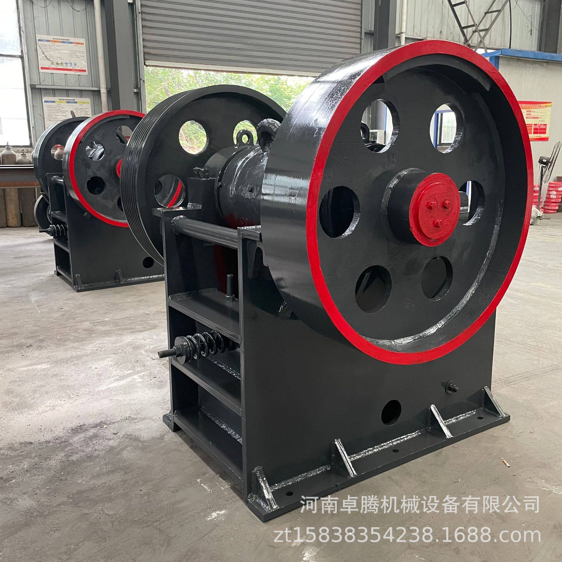 大型矿山石料鄂式破碎机开采石头的机器柴油颚式破碎机青石粉碎机