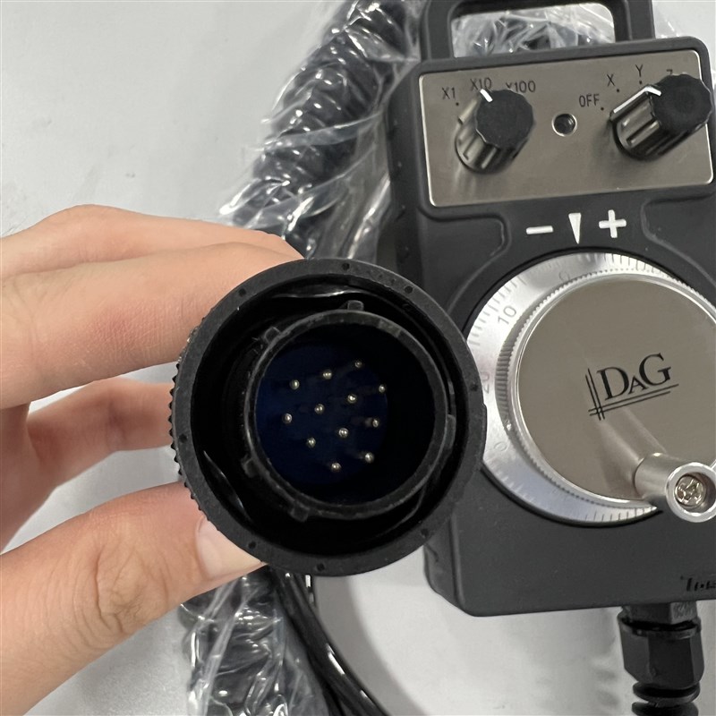 DG兄弟手轮钻攻机钻铣中心东侧HC102/HP-V01-2Z1 含7芯航插