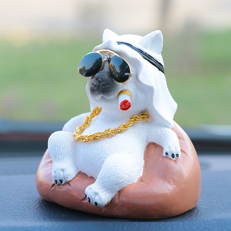 个性车载摆件土豪狗汽车摆件车内社会狗公仔香薰可爱中控台装饰品