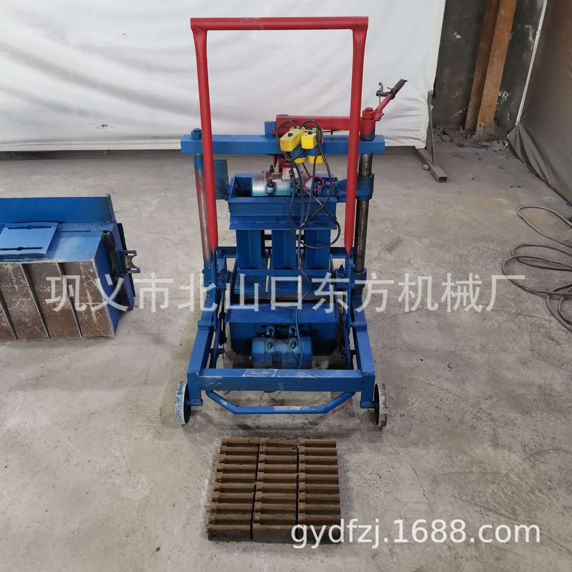 小移动制作蝎子砖水泥空心电动制砖机免烧砖机一机多用可换模具
