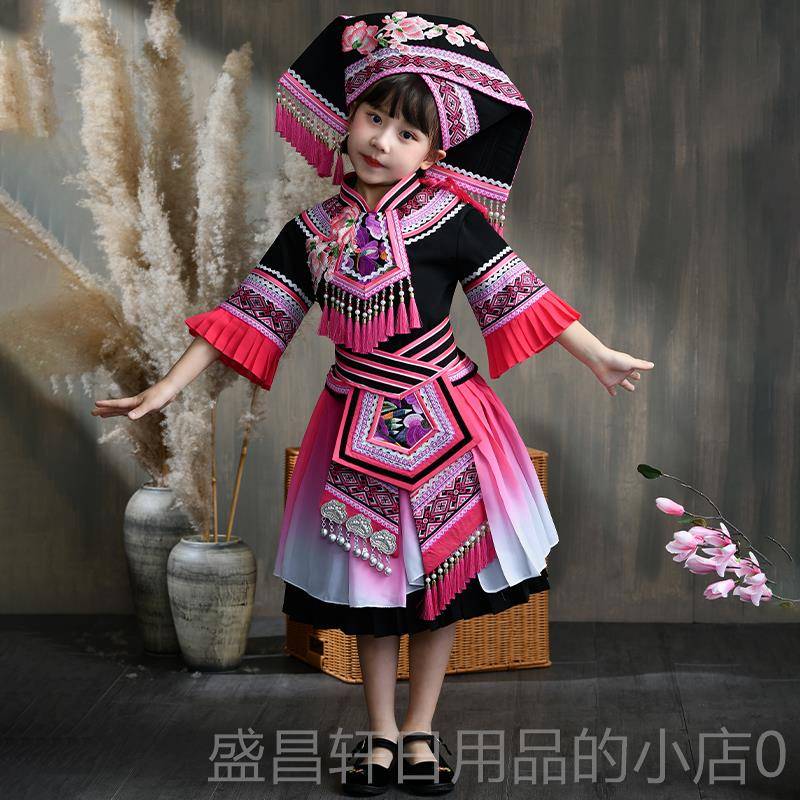 高档新款壮广西族绣服饰女刺数传统演出摄影少民族服装图片