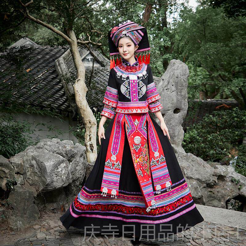 高档广壮族服女成人三装月款三少数民族演出服壮锦西刺绣长裙旅拍