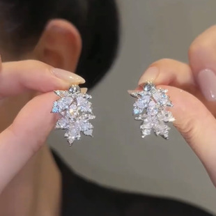 轻奢满钻锆石枫叶耳钉爆闪时尚前后两戴双叶耳坠精致高级树叶耳饰