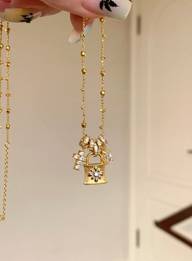 十字架毛衣链锁扣项链女吊坠轻奢