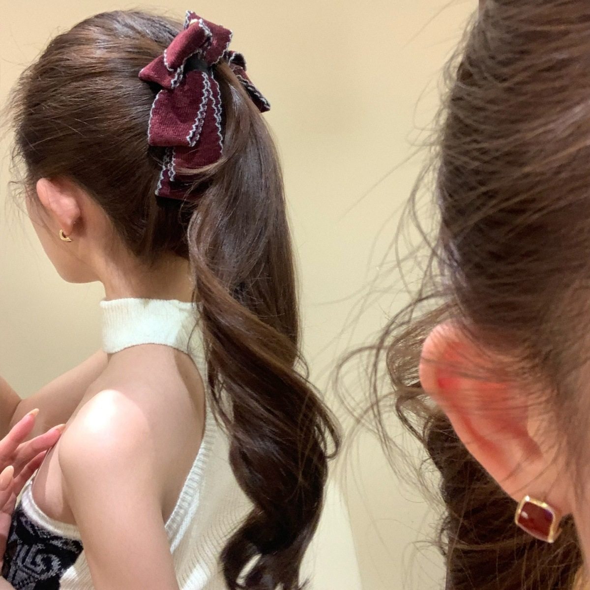 波浪边金标蝴蝶结发夹女后脑勺