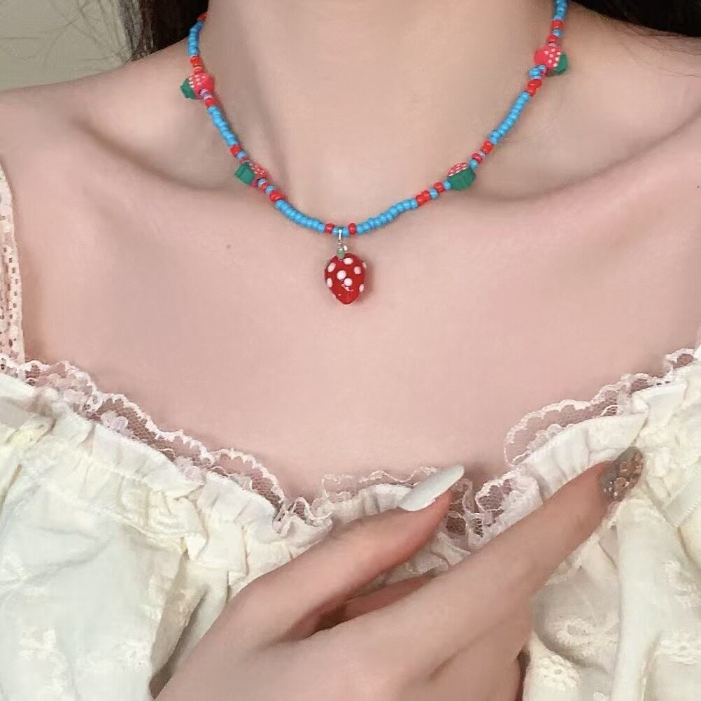 夏日多巴胺彩色草莓乐园串珠项链女甜酷辣妹配饰百搭高级感锁骨链