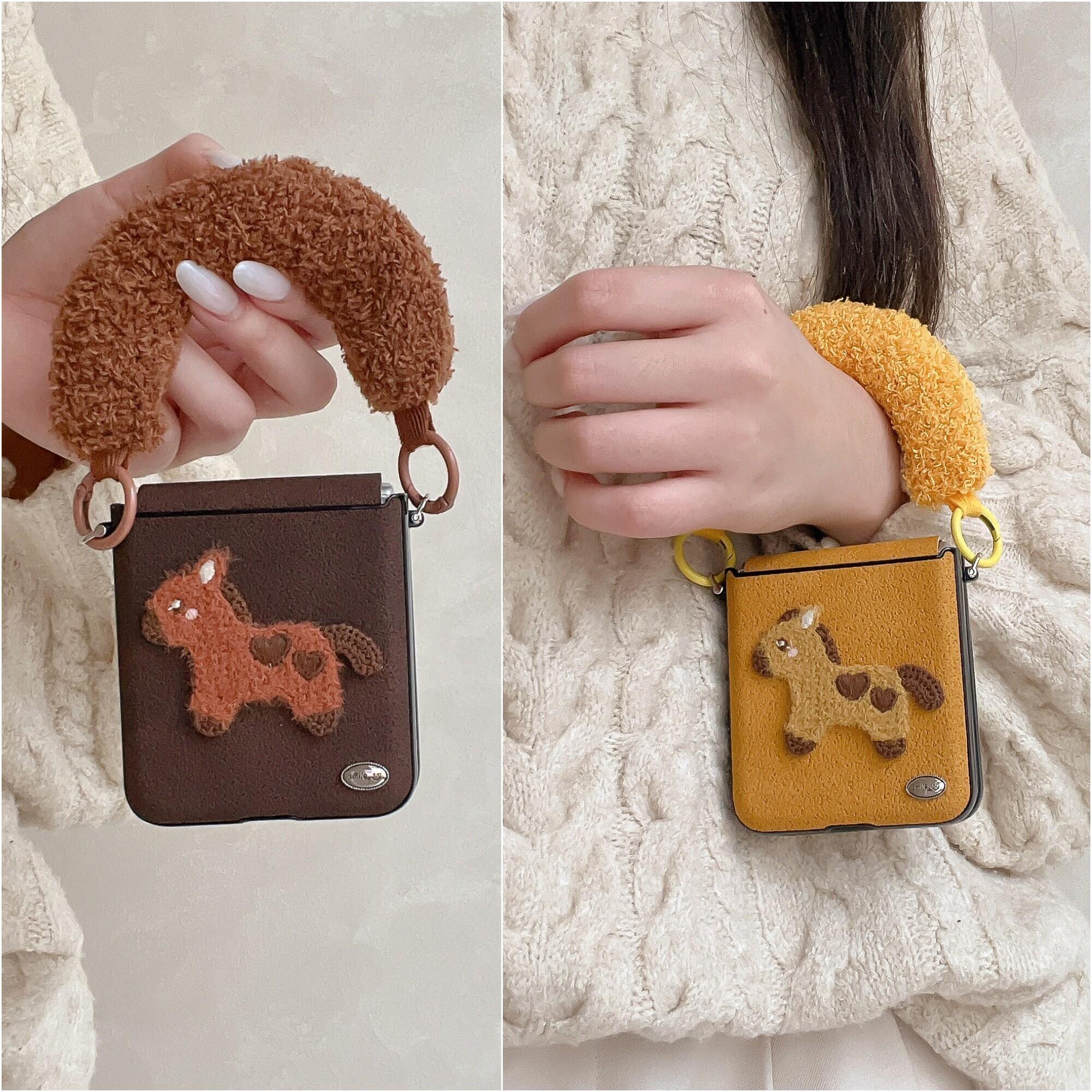 适用华为PuraX折叠屏手机壳荣耀MagicVFlip2月坑纹小米MixFlip2摩托罗拉50三星zflip7FE磁吸毛绒小马手提60