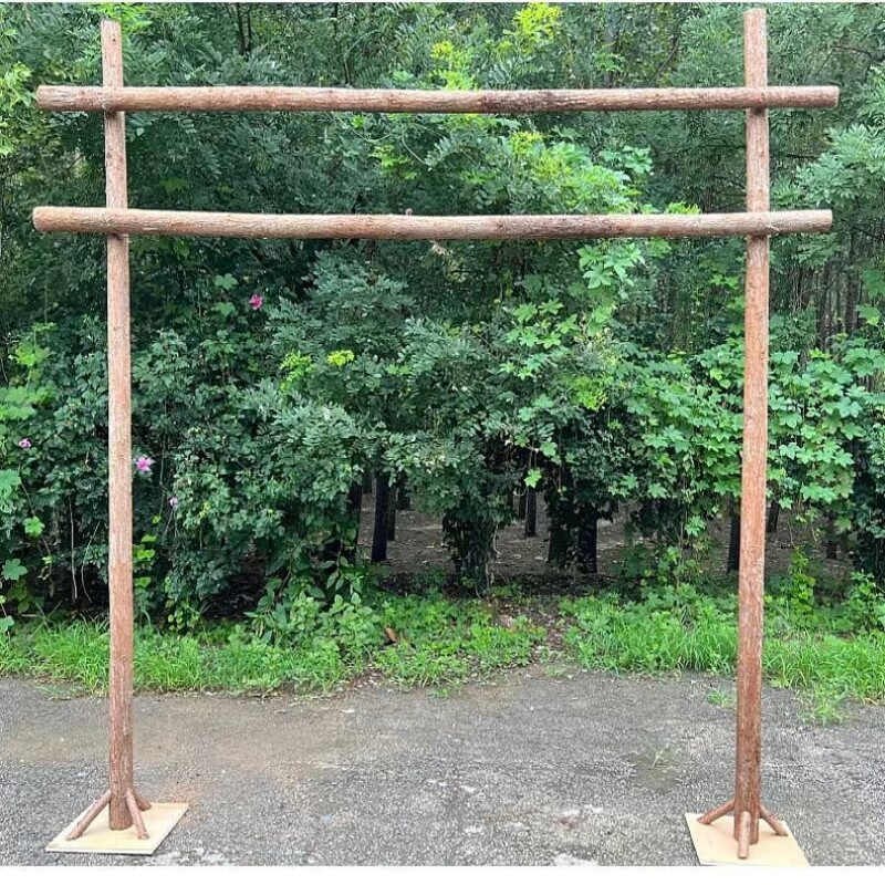 野奢房车露营地集市民宿篝火派对草地木头树干门制作拱门支架树杆